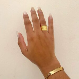 Anel ajustável com design martelado de aço inoxidável