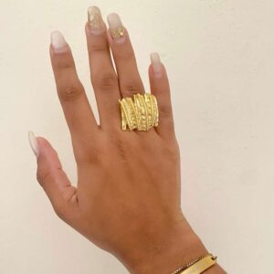 Anel com design quadrado versátil de aço inoxidável