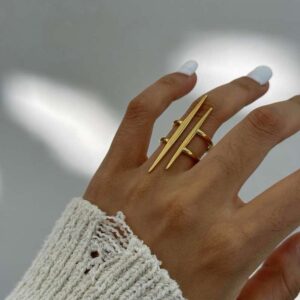 Anel Feminino Dourado Linhas Paralelas em Aço Inoxidável