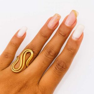 Anel Feminino Dourado Ondas Elegantes – Aço Inoxidável Ajustável