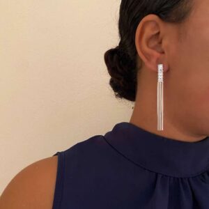 Brincos Longos com Detalhe de Zircônias e Fios Finos