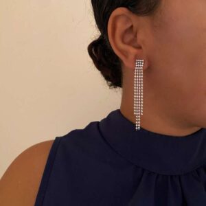 Brincos Longos Prateados com Fileiras de Mini Zircônias